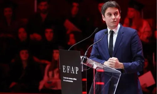 
          Imagem ilustrativa da imagem Macron nomeia mais jovem premiê na história da França e o 1º abertamente gay
          