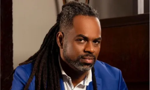 
          Imagem ilustrativa da imagem Manoel Soares conta que teve casa assaltada, reagiu e brigou com criminoso
          