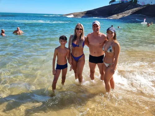 
          Imagem ilustrativa da imagem “Mar do Caribe” volta a encantar turistas em Guarapari
          