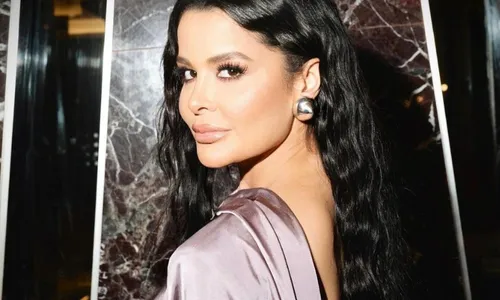 
          Imagem ilustrativa da imagem Maraisa, da dupla com Maiara, sofre acidente em piscina e é levada ao hospital
          