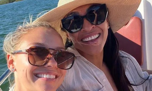 
          Imagem ilustrativa da imagem Marta ganha parabéns romântico da namorada
          