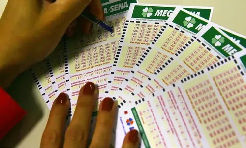
          Imagem ilustrativa da imagem Mega-sena acumula e tem prêmio estimado em R$ 58 milhões
          