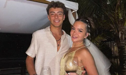 
          Imagem ilustrativa da imagem Mel Maia assume namoro com surfista português: 'Seu amor me consertou'
          