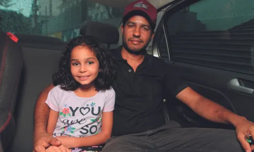 
          Imagem ilustrativa da imagem Menina que sobreviveu a explosão: “Estou com saudade de brincar com os amigos"
          