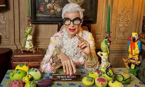 
          Imagem ilustrativa da imagem Morre Iris Apfel, ícone da moda que trabalhou para Casa Branca e virou Barbie
          