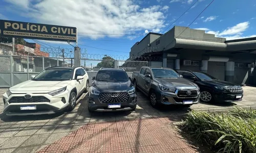 
          Imagem ilustrativa da imagem Moto aquática e carros são apreendidos com suspeitos de lavar dinheiro do tráfico
          