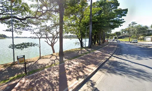 
          Imagem ilustrativa da imagem Motorista morre depois de cair com carro na lagoa da Pampulha, em BH
          