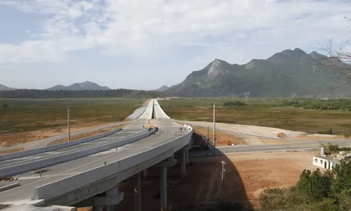 
          Imagem ilustrativa da imagem Motorista se perde no Contorno do Mestre Álvaro e é assaltada
          