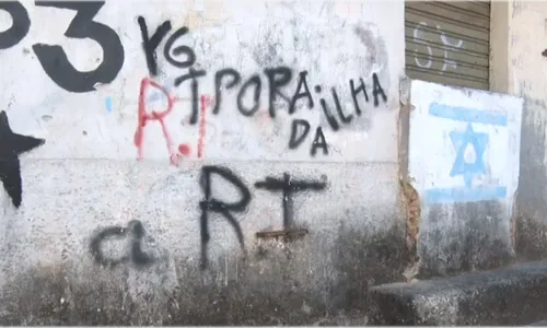 
          Imagem ilustrativa da imagem Mulher é morta a tiros com o filho no colo em Vila Velha
          