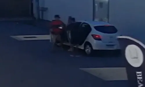 
          Imagem ilustrativa da imagem Mulher sofre sequestro relâmpago na Serra
          