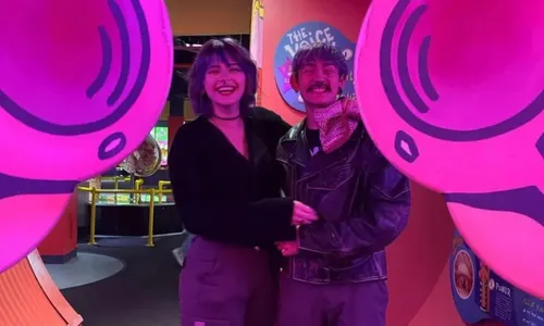 
          Imagem ilustrativa da imagem Músico 'força' transição de gênero de colega para conquistar noiva; entenda
          