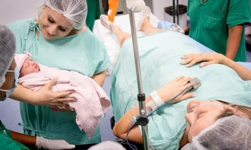 
          Imagem ilustrativa da imagem Natal especial para casal do ES após barriga solidária
          