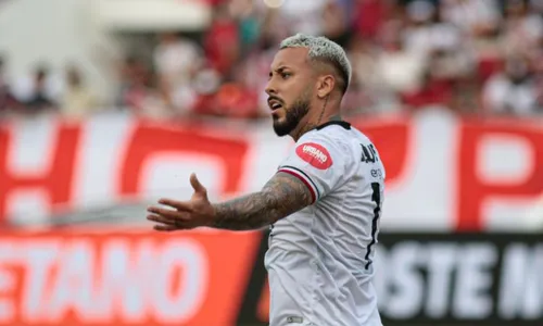 
          Imagem ilustrativa da imagem Náutico mantém o Santa Cruz com fome no Clássico das Emoções
          