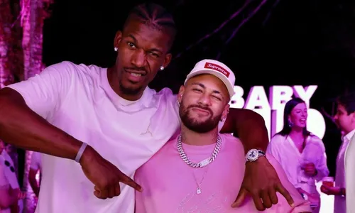 
          Imagem ilustrativa da imagem "Neymar é um pai incrível", afirma Jimmy Butler, astro da NBA e amigo do jogador
          