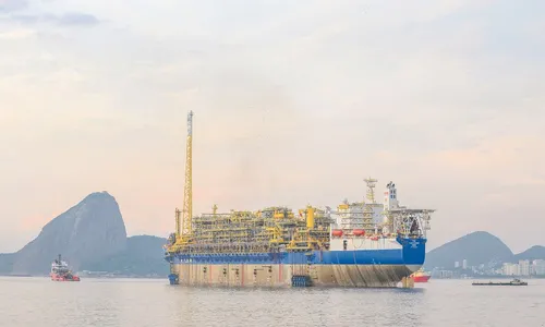 
          Imagem ilustrativa da imagem Novos investimentos da Petrobras vão criar 3 mil empregos no ES
          