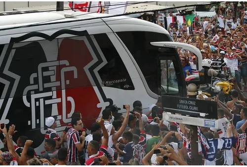 
          Imagem ilustrativa da imagem O que está em jogo na partida deste sábado (2) entre Santa Cruz e Central
          