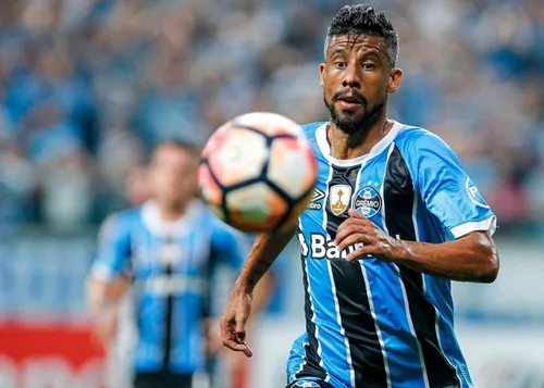 
          Imagem ilustrativa da imagem ONG de Léo Moura teria superfaturado compra de itens esportivos
          