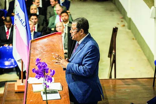 
          Imagem ilustrativa da imagem Oficina de libras e projeto Aprendiz  da ICM 
forma mais de 25 mil membros
          