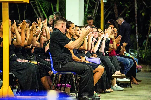 
          Imagem ilustrativa da imagem Oficina de libras e projeto Aprendiz  da ICM 
forma mais de 25 mil membros
          