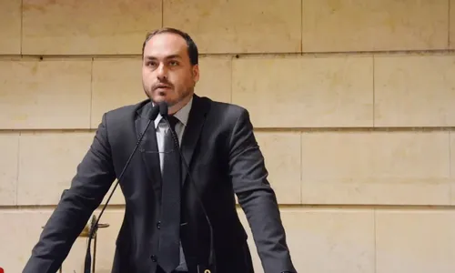 
          Imagem ilustrativa da imagem PF cita pedido de ajuda de assessora de Carlos sobre apuração contra Bolsonaros
          