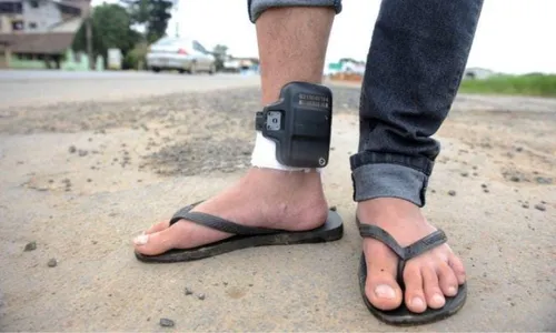 
          Imagem ilustrativa da imagem PRF prende foragido da justiça e traficante de drogas em 10 minutos no ES
          