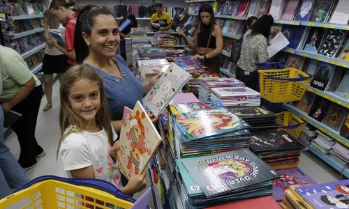 
          Imagem ilustrativa da imagem Pais antecipam compras de material escolar
          