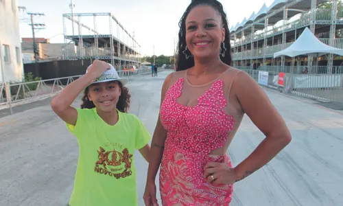 
          Imagem ilustrativa da imagem Pais devem ficar a menos de 2 metros dos filhos na folia
          