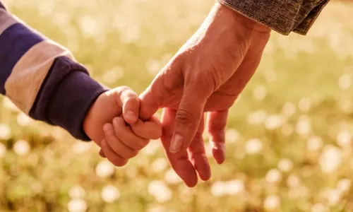 
          Imagem ilustrativa da imagem Pais dizem que está mais difícil criar filhos, diz pesquisa
          