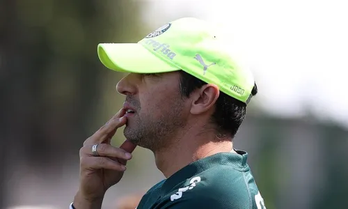 
          Imagem ilustrativa da imagem Palmeiras anuncia renovação de Abel Ferreira até 2025
          