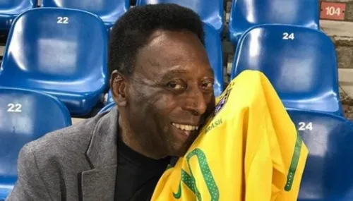
          Imagem ilustrativa da imagem Pelé recebe homenagens do mundo do futebol um ano após sua morte
          