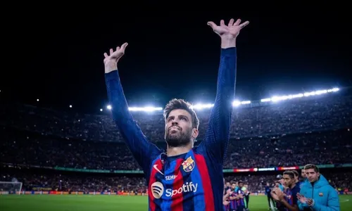 
          Imagem ilustrativa da imagem Piqué decide voltar ao futebol como treinador, mas não revela time
          