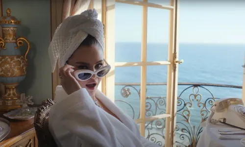 
          Imagem ilustrativa da imagem Playlist da Semana: Selena Gomez celebra o amor no novo single “Love On”
          