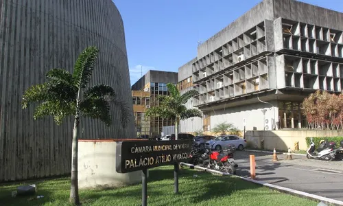 
          Imagem ilustrativa da imagem Polarização continua
          