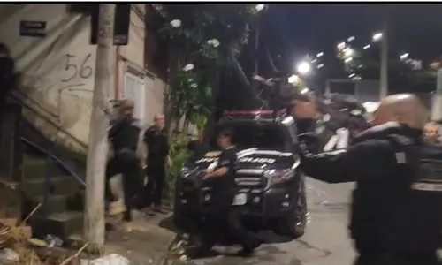 
          Imagem ilustrativa da imagem Polícia sobe Bairro da Penha em busca de suspeitos de integrar facção criminosa
          