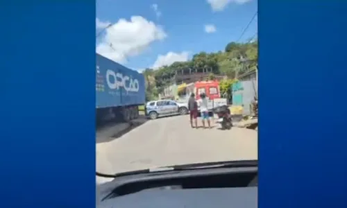 
          Imagem ilustrativa da imagem Policial aposentado é suspeito de manter mulher e filho em cárcere privado
          