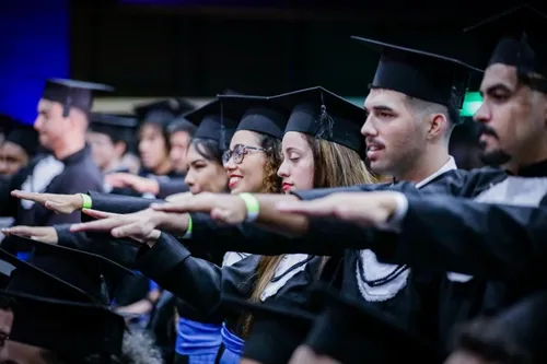 
          Imagem ilustrativa da imagem Prefeitura do Recife promove formatura da 1ª turma do Programa Embarque Digital
          