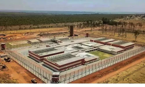 
          Imagem ilustrativa da imagem Presídios federais passarão por pente-fino após fuga histórica em Mossoró
          