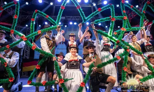 
          Imagem ilustrativa da imagem Quatro dias de festa nas montanhas
          