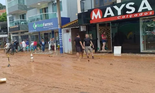 
          Imagem ilustrativa da imagem Quatro famílias desalojadas após temporal na Região Serrana do ES
          