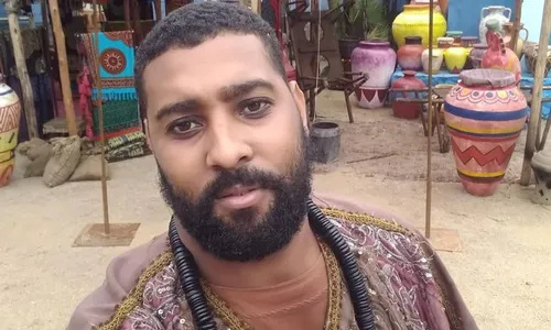 
          Imagem ilustrativa da imagem Quem é Edson Caldas, ator desaparecido após entrar em carro de desconhecido no Rio?
          