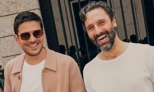 
          Imagem ilustrativa da imagem Quem é Marco Calvani, cineasta italiano marido de Marco Pigossi?
          