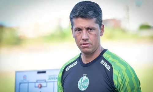 
          Imagem ilustrativa da imagem Quem é Thiago Carpini, técnico favorito para substituir Dorival Júnior no São Paulo
          