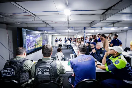 
          Imagem ilustrativa da imagem REVEILLON RECIFE 2024 Segunda noite de festa leva multidão ao Pina
          