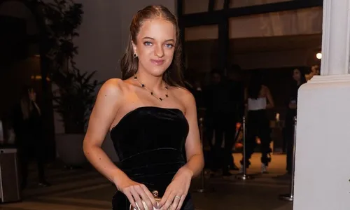 
          Imagem ilustrativa da imagem Rafa Justus faz cirurgia plástica e relata perrengue: 'celular não me reconhece'
          