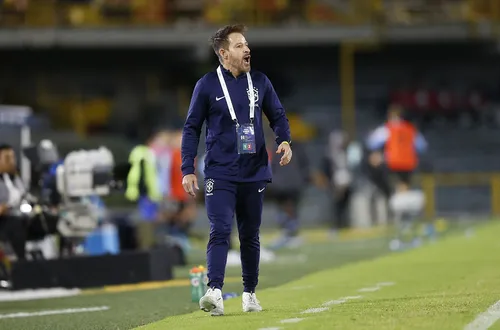 
          Imagem ilustrativa da imagem Ramon lamenta derrota no Pré-Olímpico, mas vê Brasil 'muito forte' para decisões
          