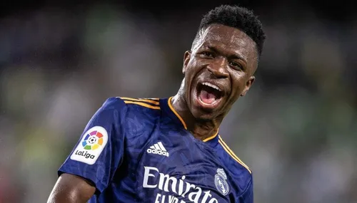 
          Imagem ilustrativa da imagem Recuperado de lesão, Vinicius Júnior volta a ser relacionado no Real Madrid
          