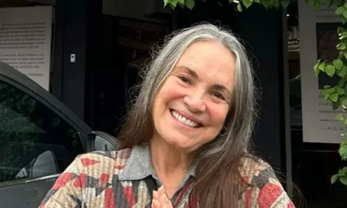 
          Imagem ilustrativa da imagem Regina Duarte publica fake news sobre vacina contra a Covid-19 para crianças
          