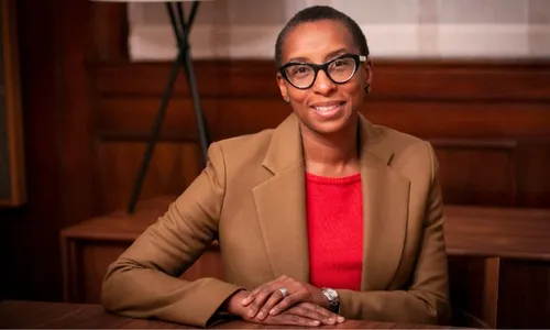 
          Imagem ilustrativa da imagem Reitora de Harvard renuncia após polêmicas de plágio e antissemitismo
          