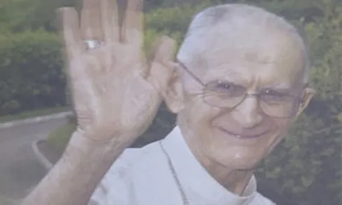 
          Imagem ilustrativa da imagem Restos mortais de Dom Silvestre são exumados de cemitério e enterrados na Catedral
          