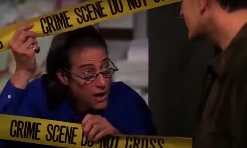 
          Imagem ilustrativa da imagem Richard Lewis, de 'Two And A Half Men', morre aos 76 anos
          